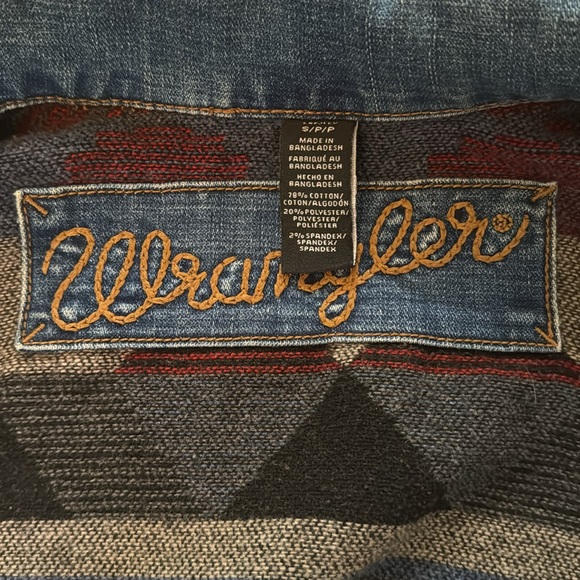Levi’s denim jacket with southwestern lining - Picture 3 of 6